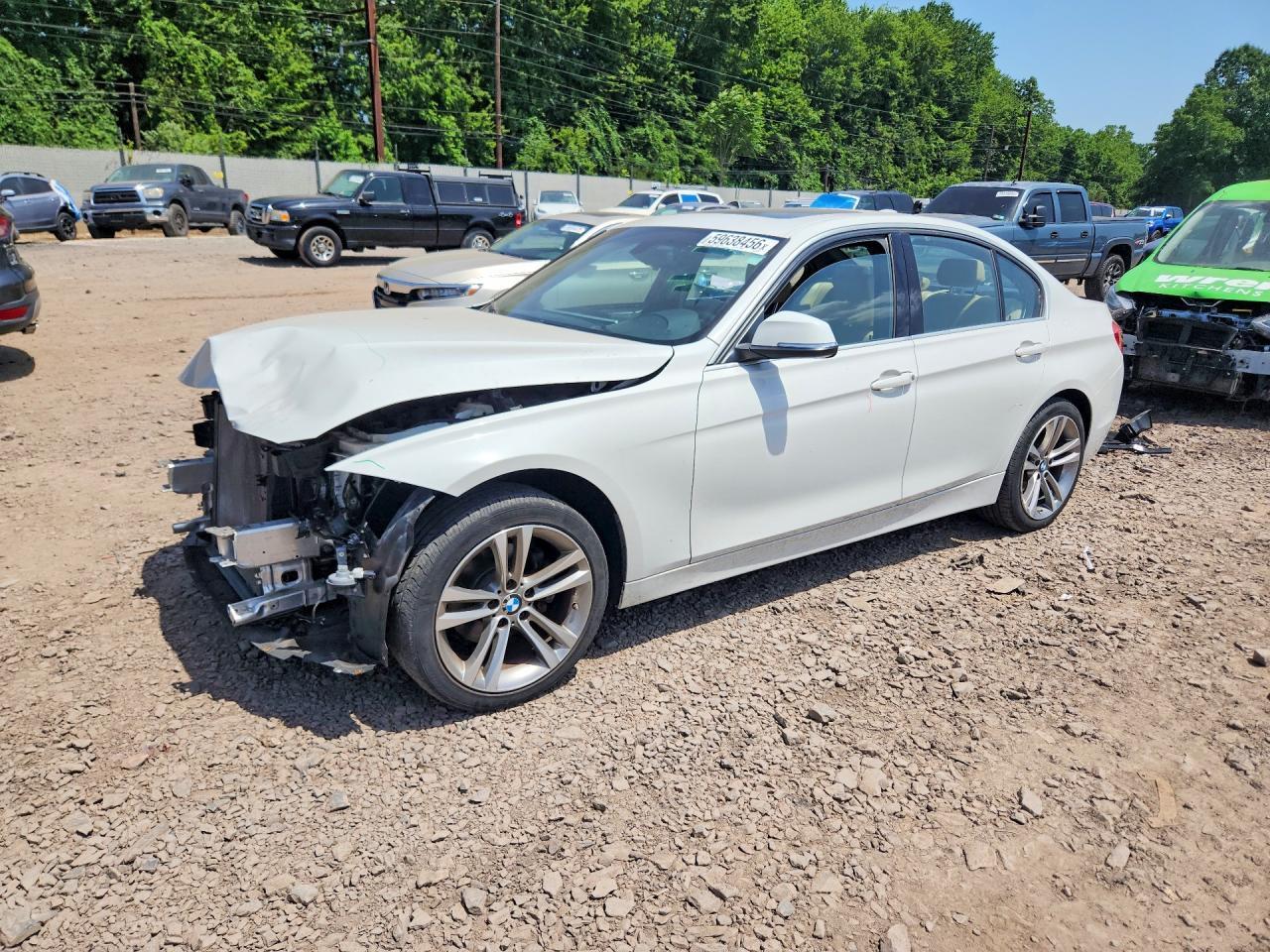 2017 BMW Seria 3 330i - zdjęcie główne