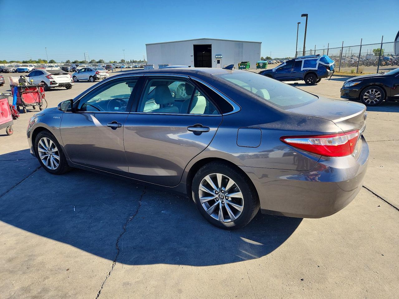 2017 Toyota Camry Hybrid Xle - zdjęcie 2