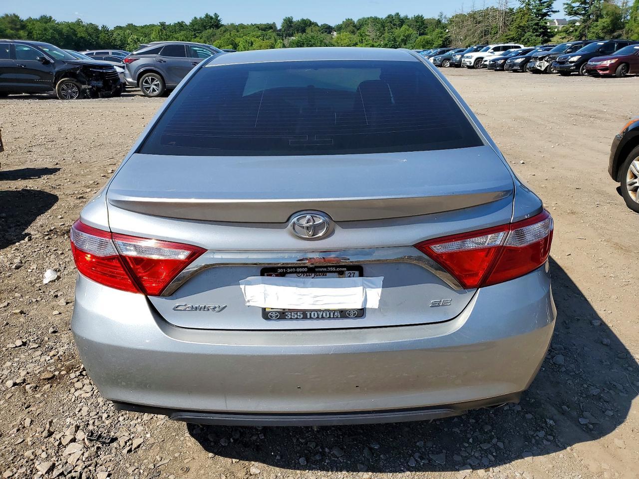 2016 Toyota Camry Se - zdjęcie 11