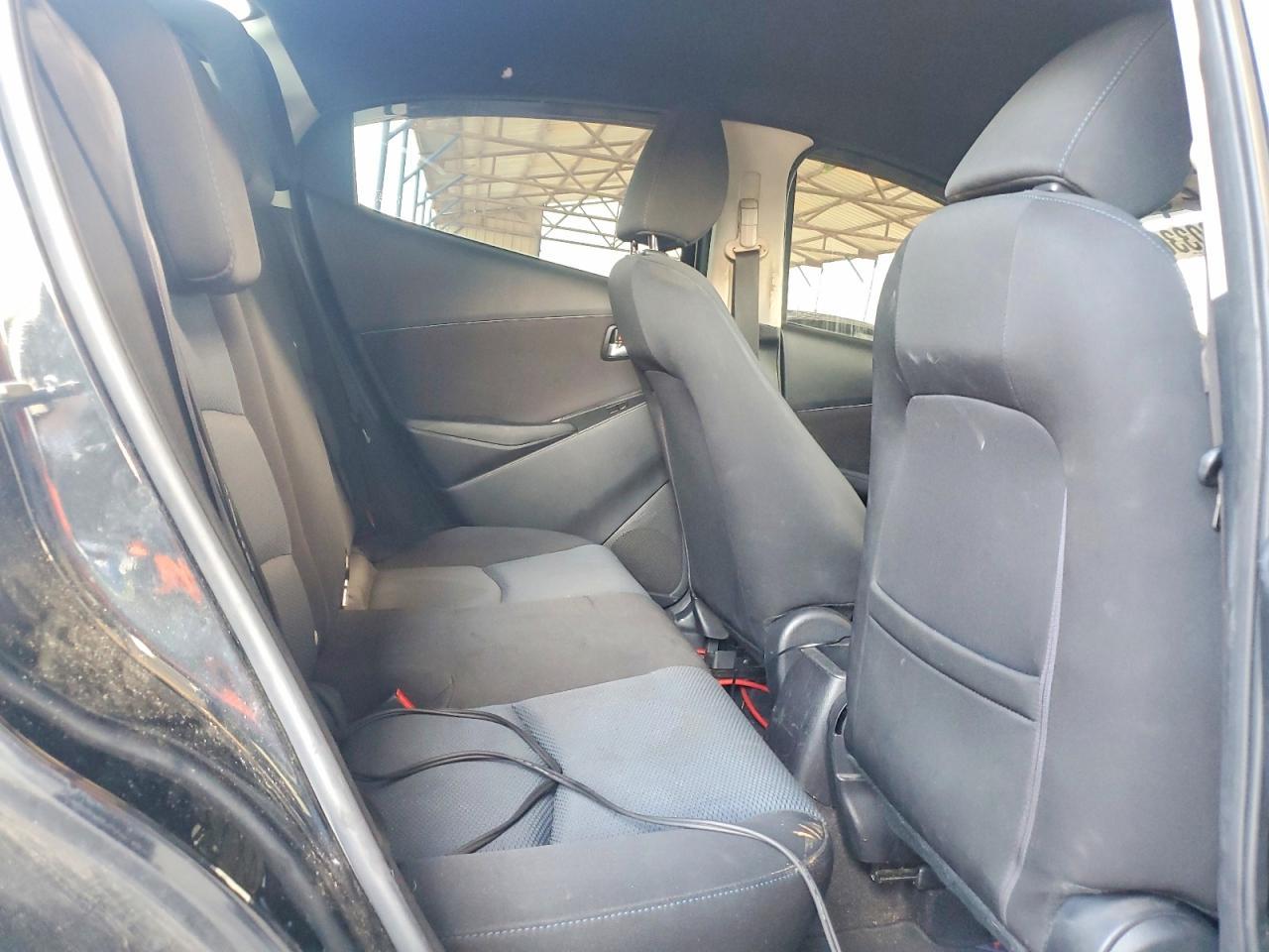 2016 Toyota Scion Ia - zdjęcie 10