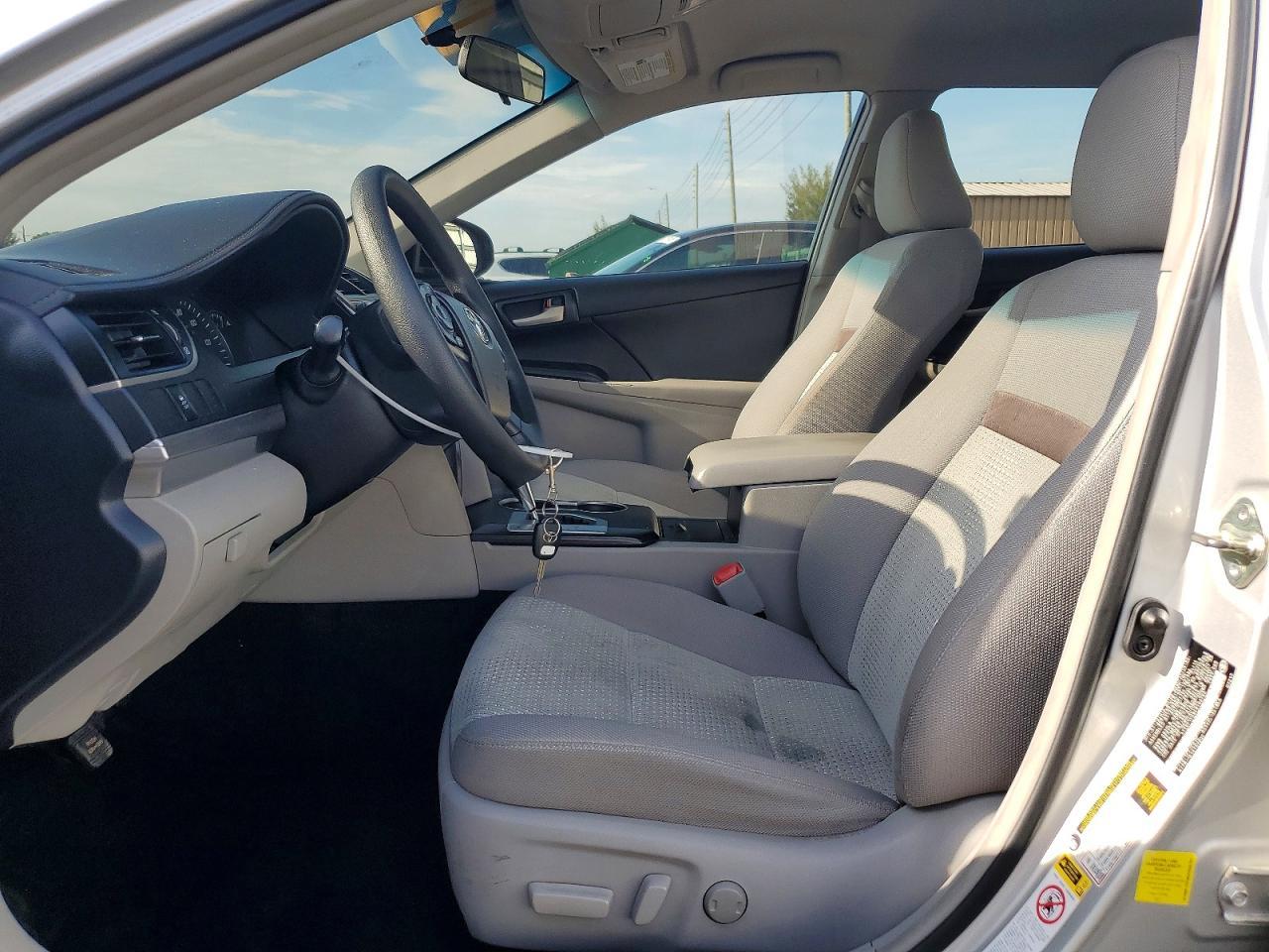 2014 Toyota Camry Le - zdjęcie 7