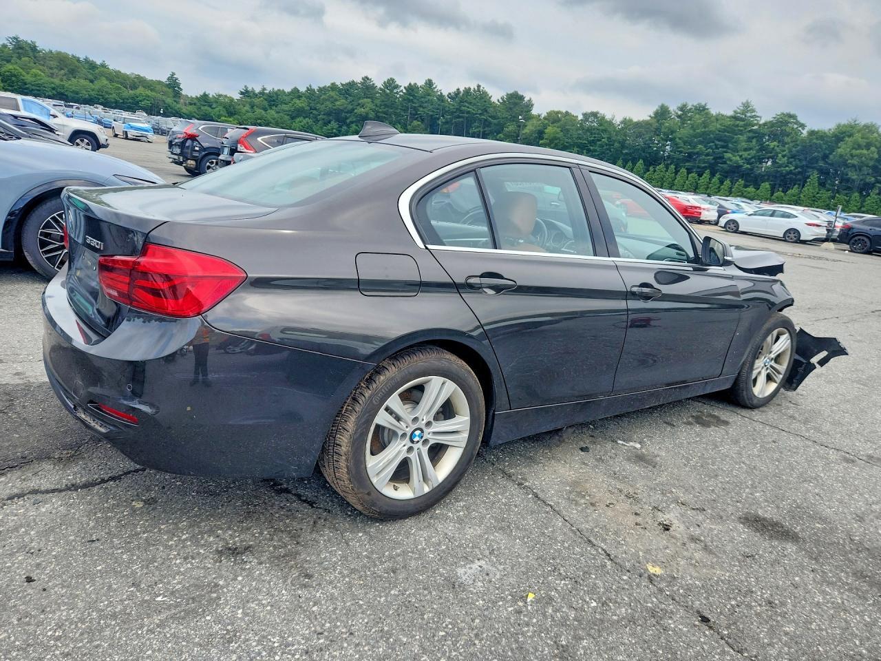 2017 BMW 330 Xi - zdjęcie 3