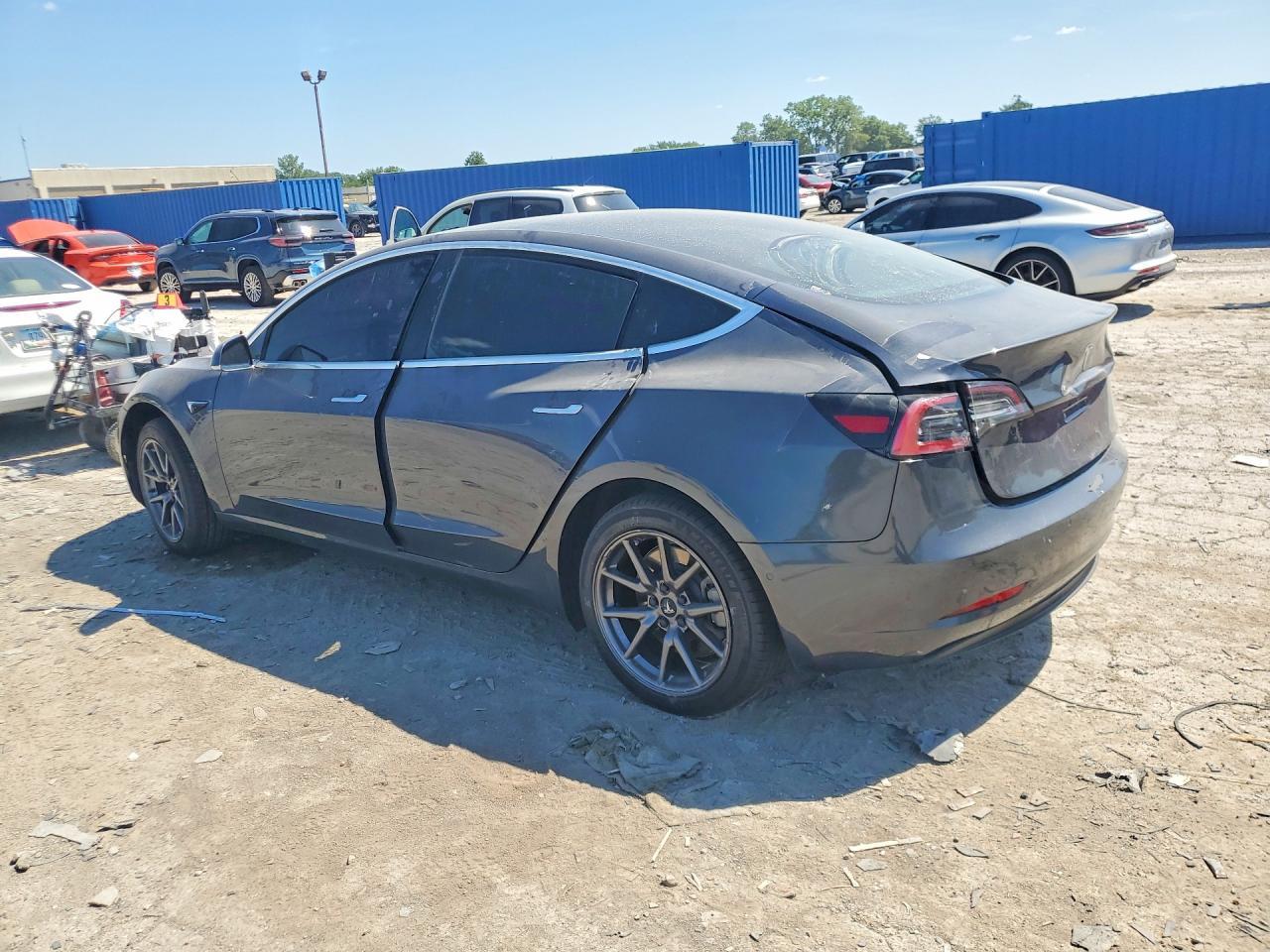2020 Tesla Model 3 - zdjęcie 2