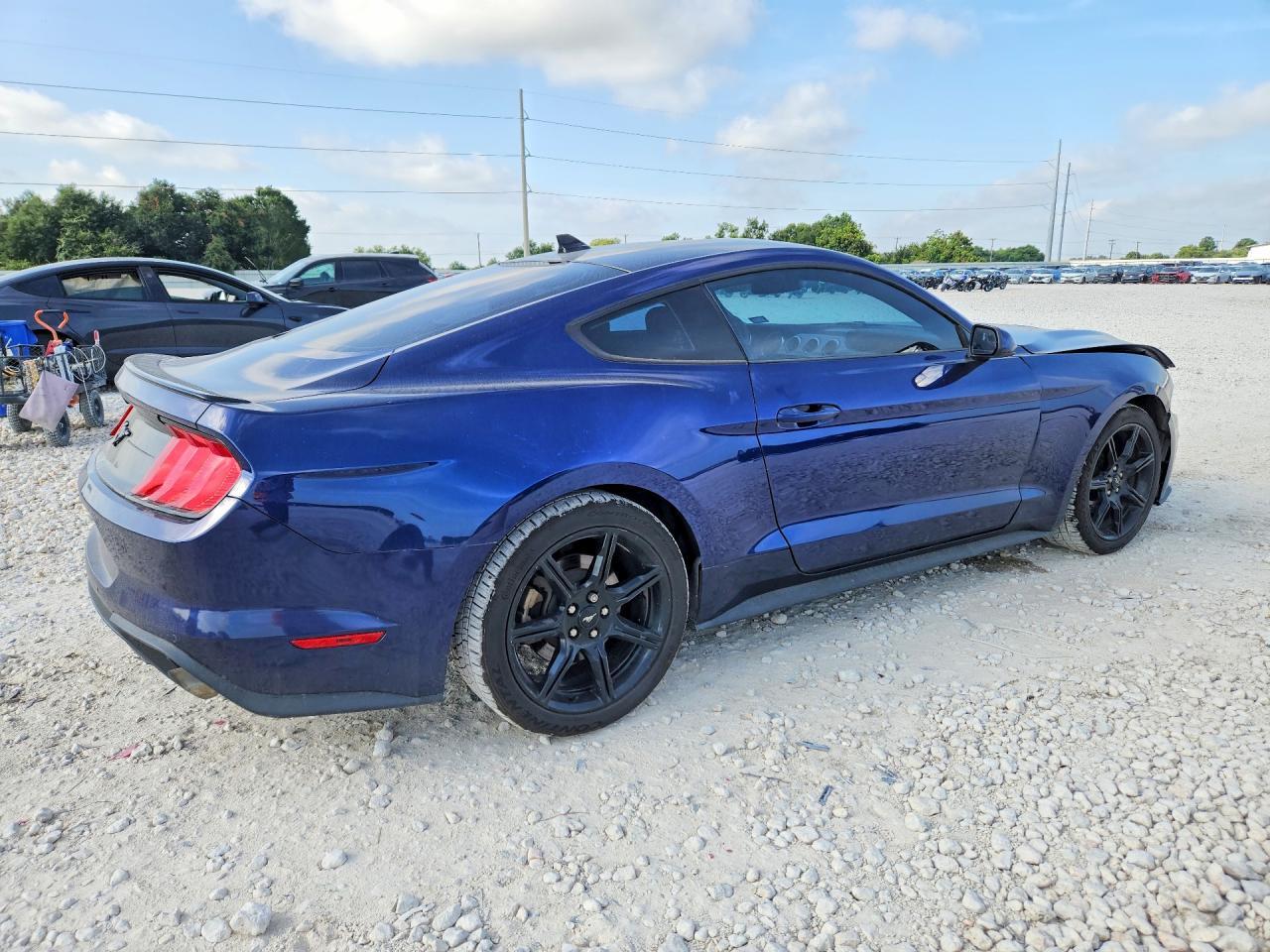 2020 Ford Mustang - zdjęcie 3