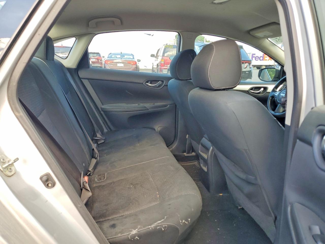 2019 Nissan Sentra S - zdjęcie 10