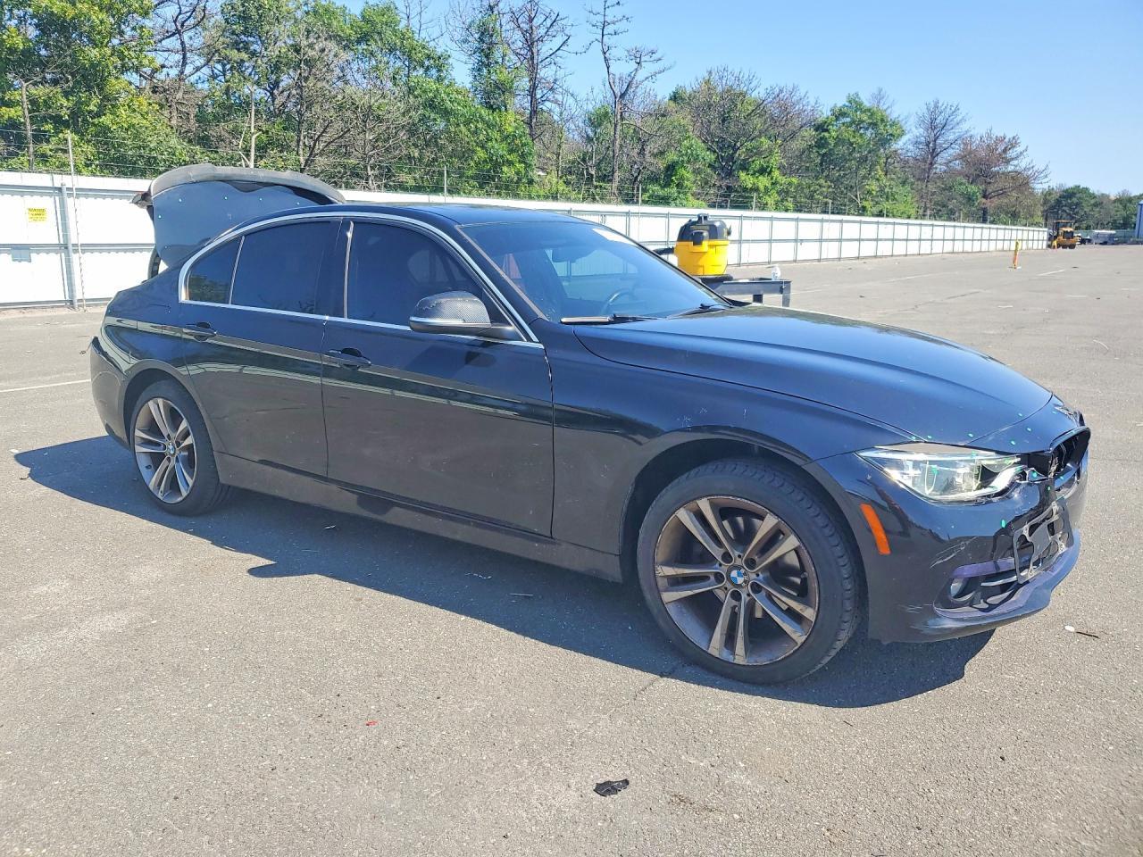 2017 BMW Seria 3 330i - zdjęcie 4