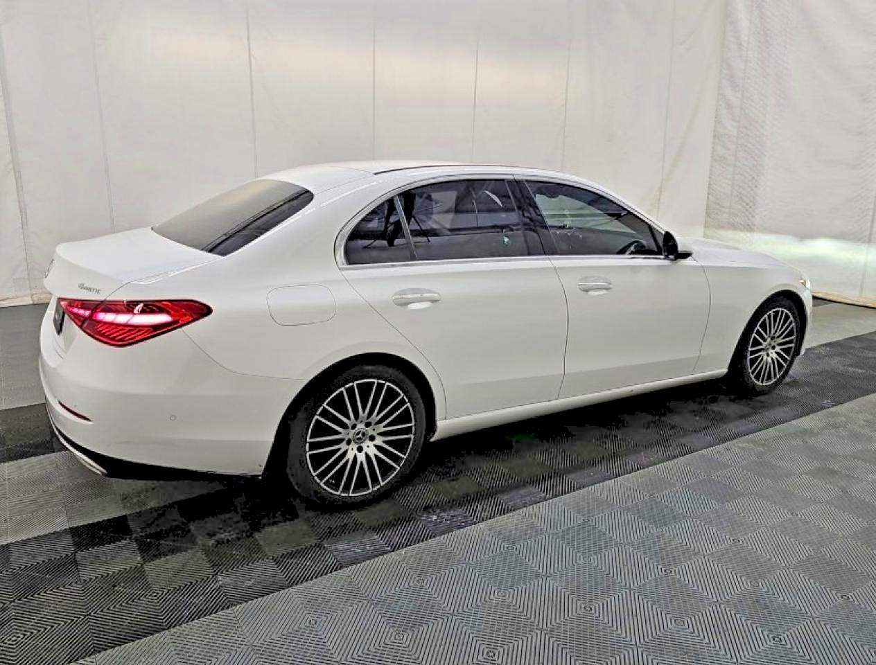 2023 Mercedes-Benz C 300 4Matic - zdjęcie 3