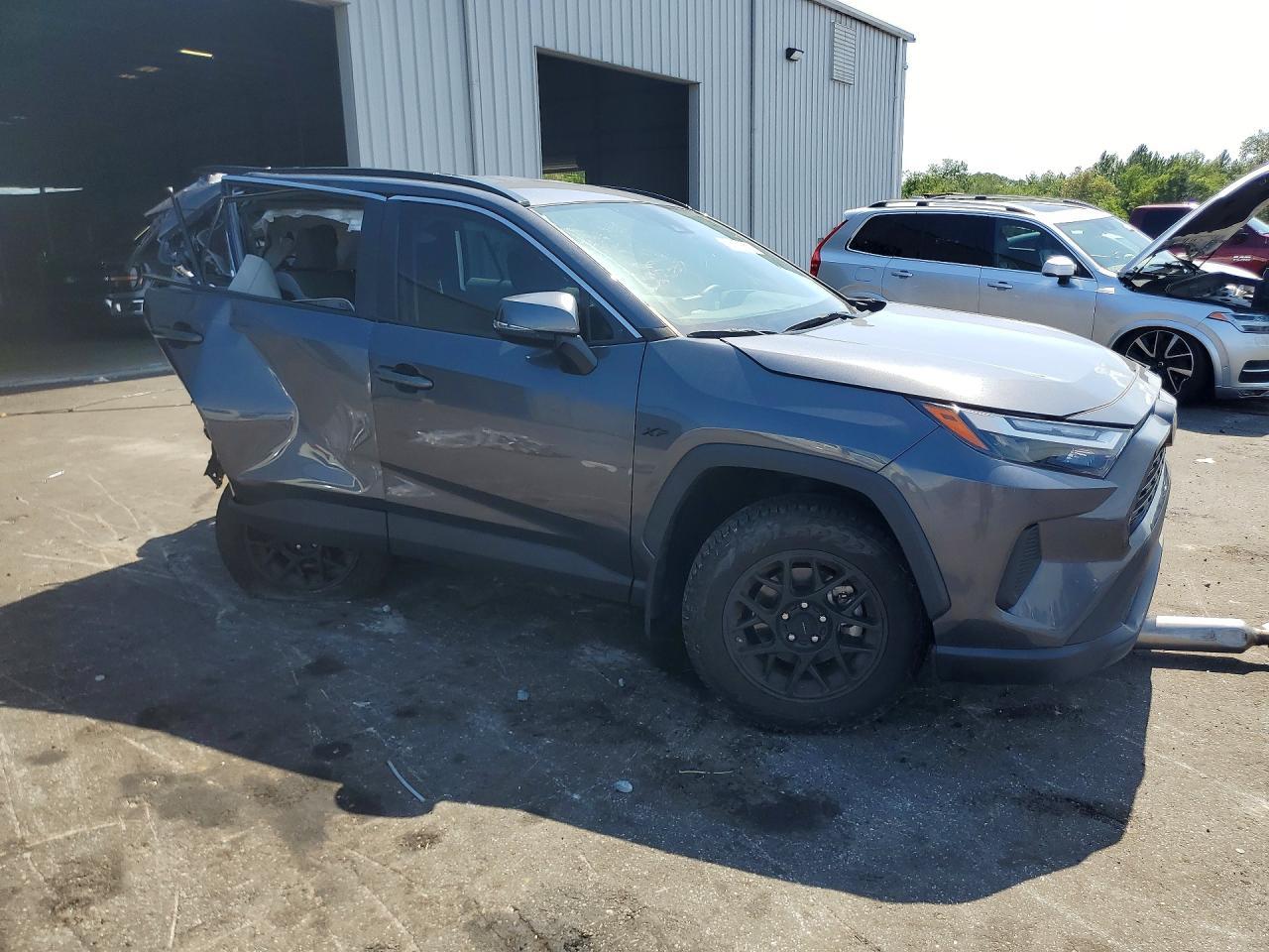 2024 Toyota Rav4 Xle - zdjęcie 4