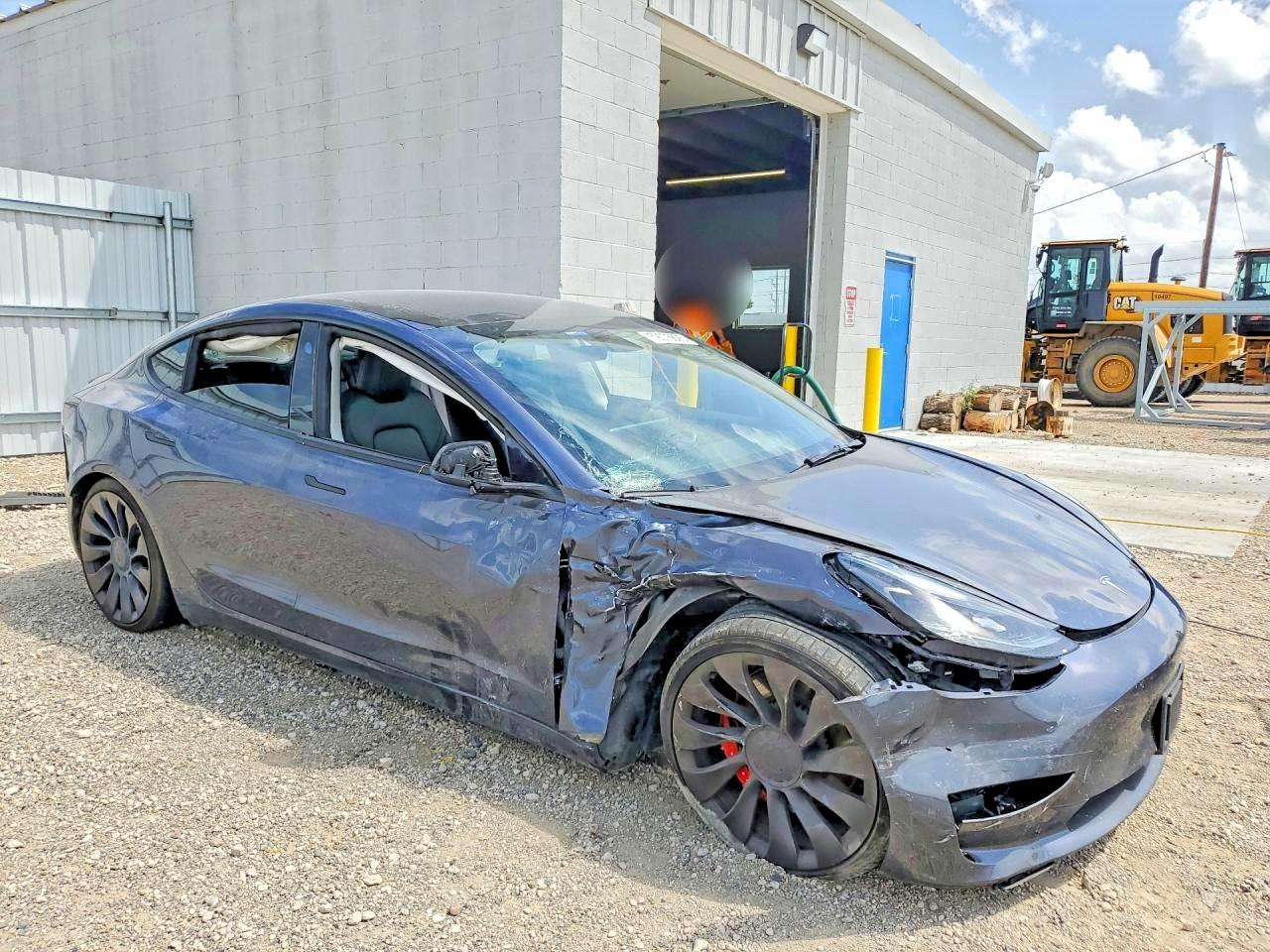 2023 Tesla Model 3 - zdjęcie 4