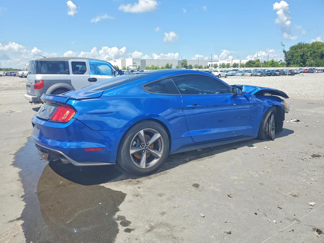 2017 Ford Mustang - zdjęcie 3
