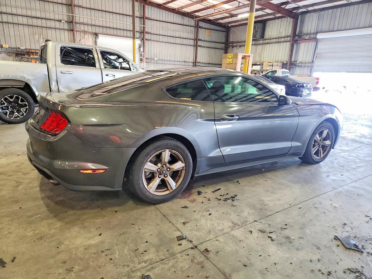 2018 Ford Mustang - zdjęcie 3