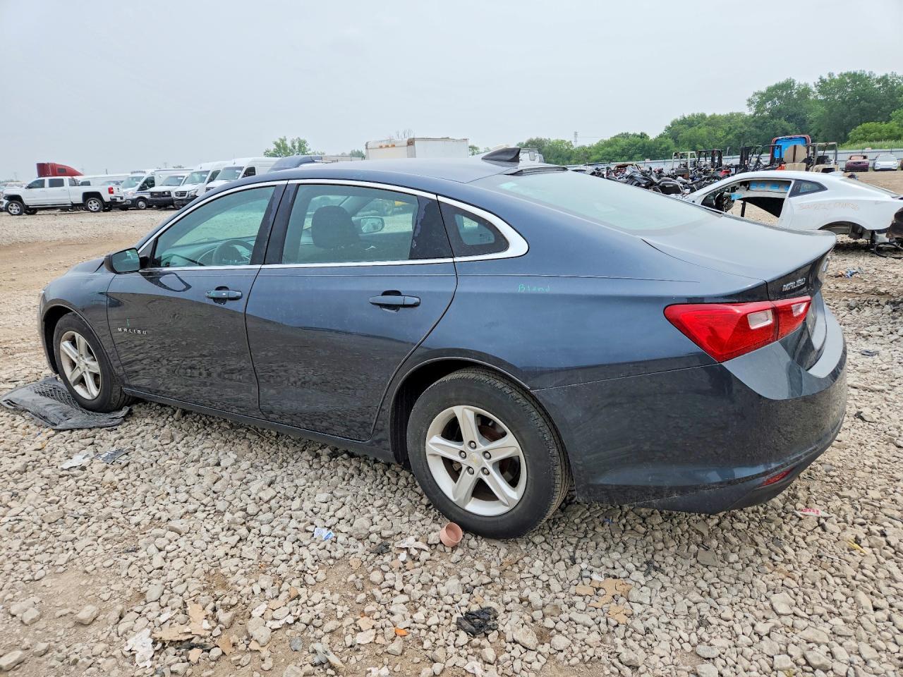 2020 Chevrolet Malibu Ls - zdjęcie 2