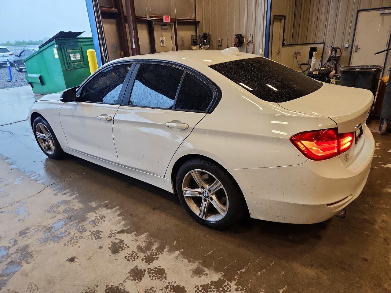 2015 BMW 320 I xDrive - zdjęcie 2