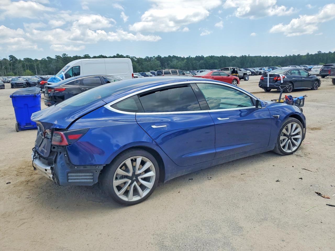 2020 Tesla Model 3 - zdjęcie 3