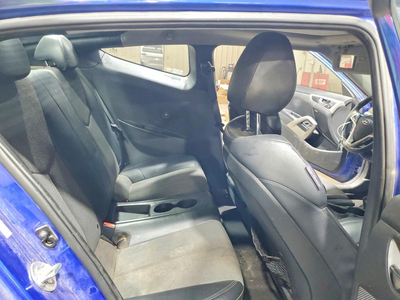 2013 Hyundai Veloster Base - zdjęcie 11