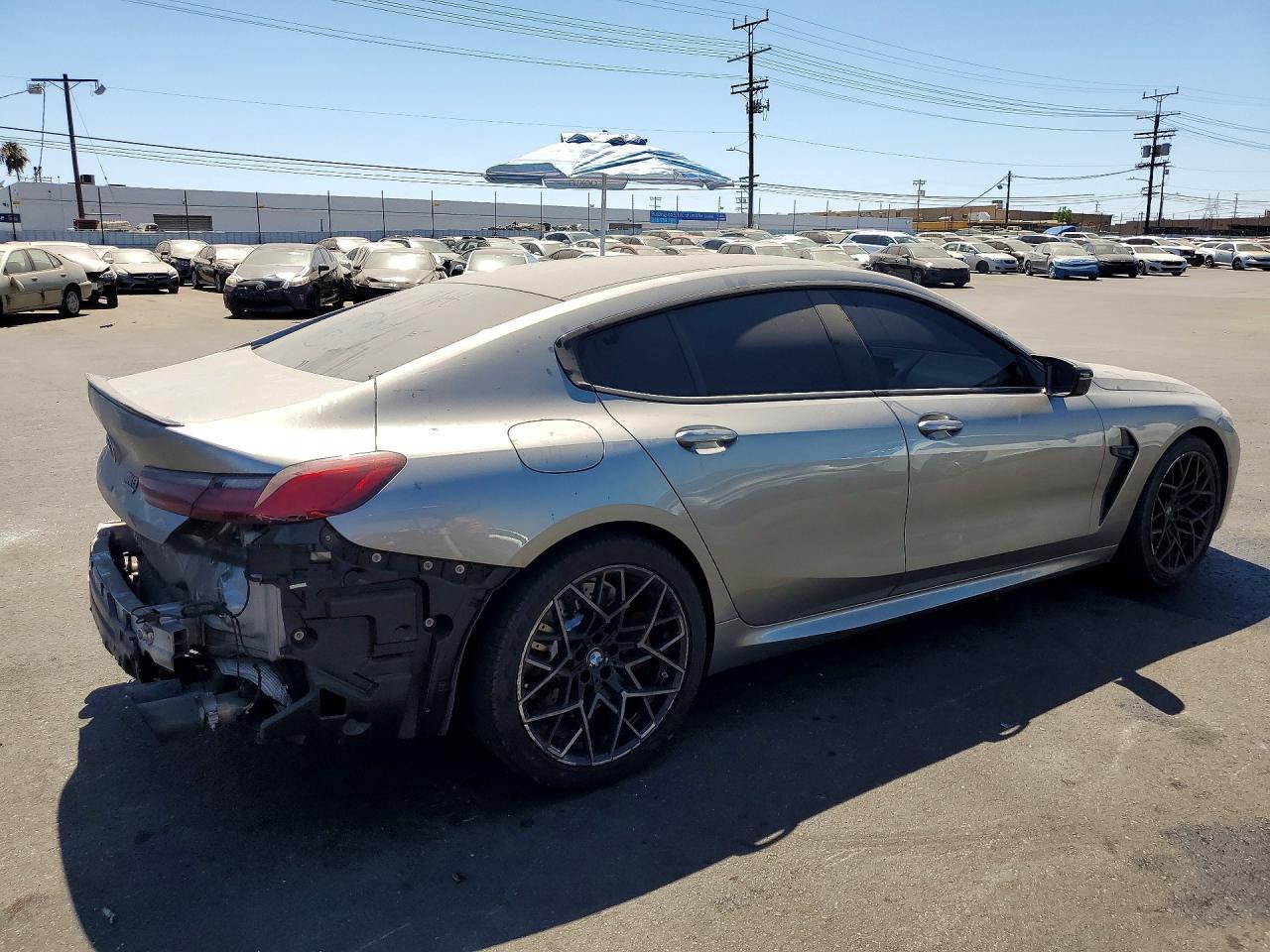 2021 BMW M8 - zdjęcie 3