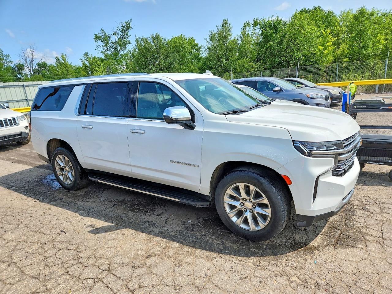 2022 Chevrolet Suburban C1500 Premier - zdjęcie 4