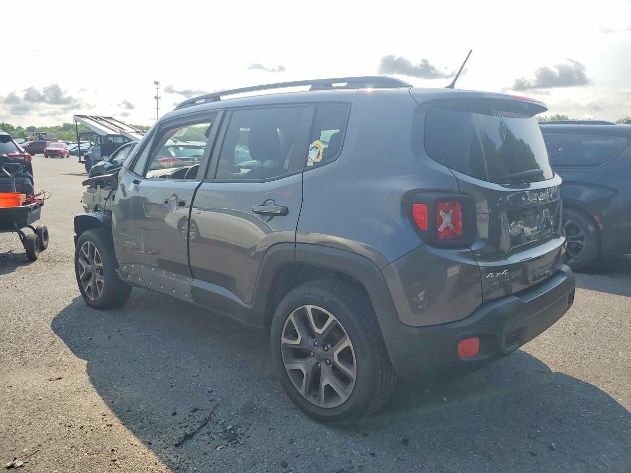 2016 Jeep Renegade Latitude - zdjęcie 2