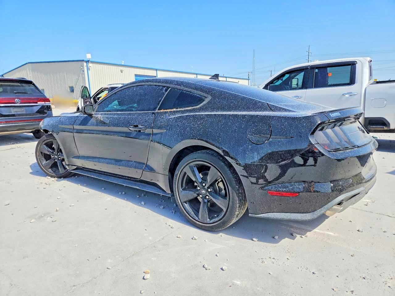 2022 Ford Mustang - zdjęcie 2