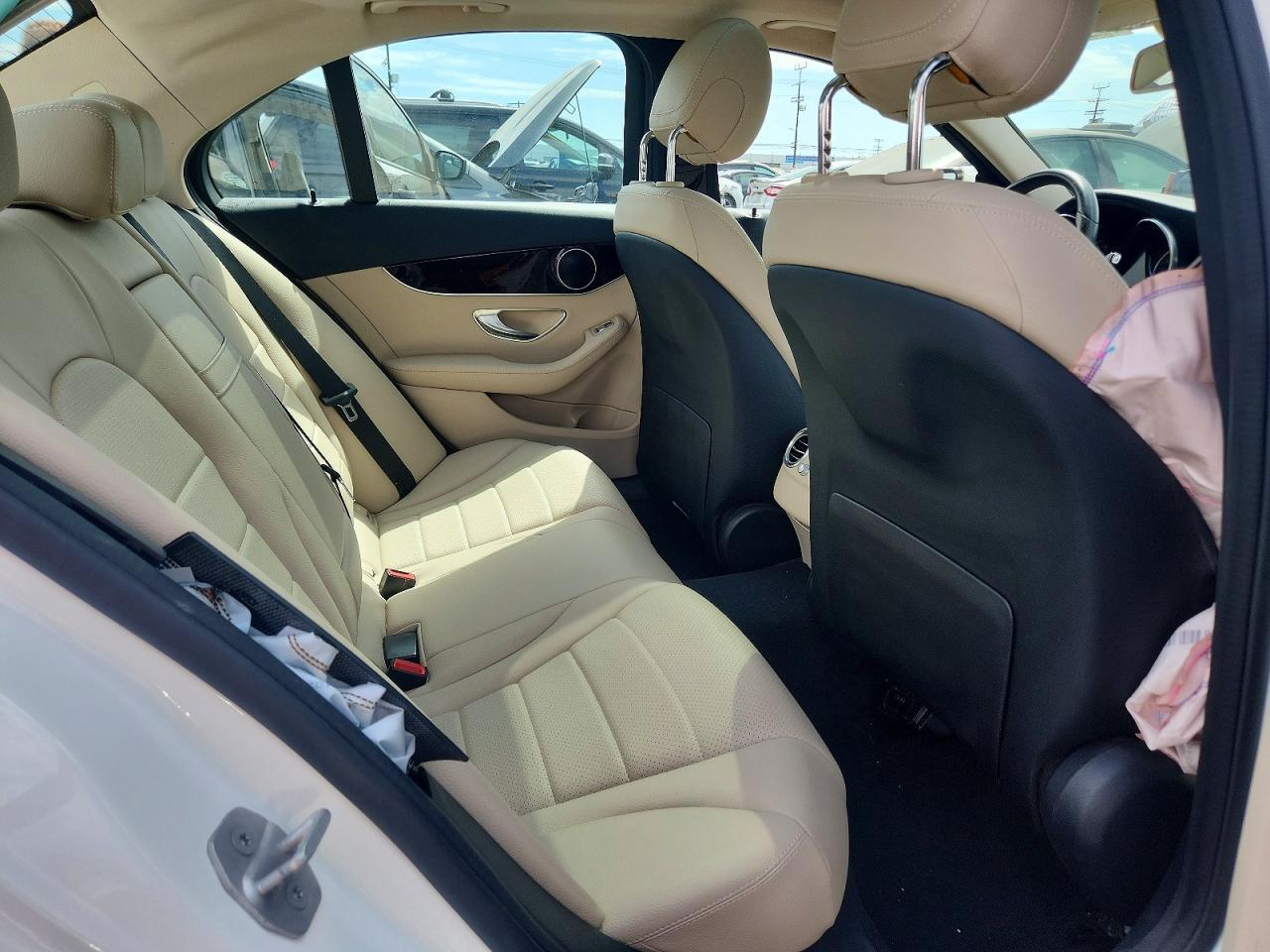 2016 Mercedes-Benz C 300 - zdjęcie 10