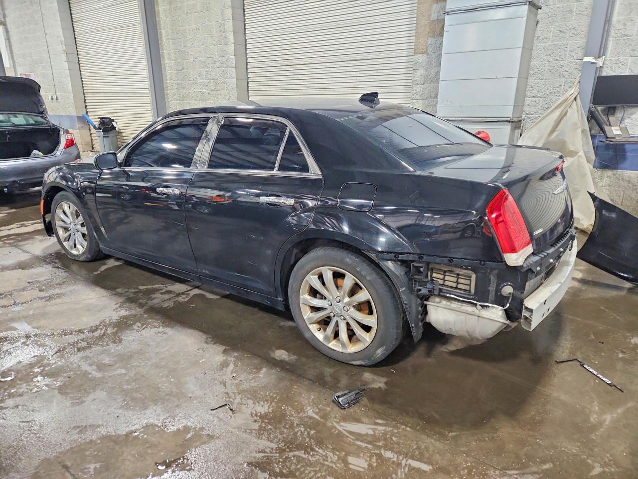 2018 Chrysler 300 Touring - zdjęcie 2