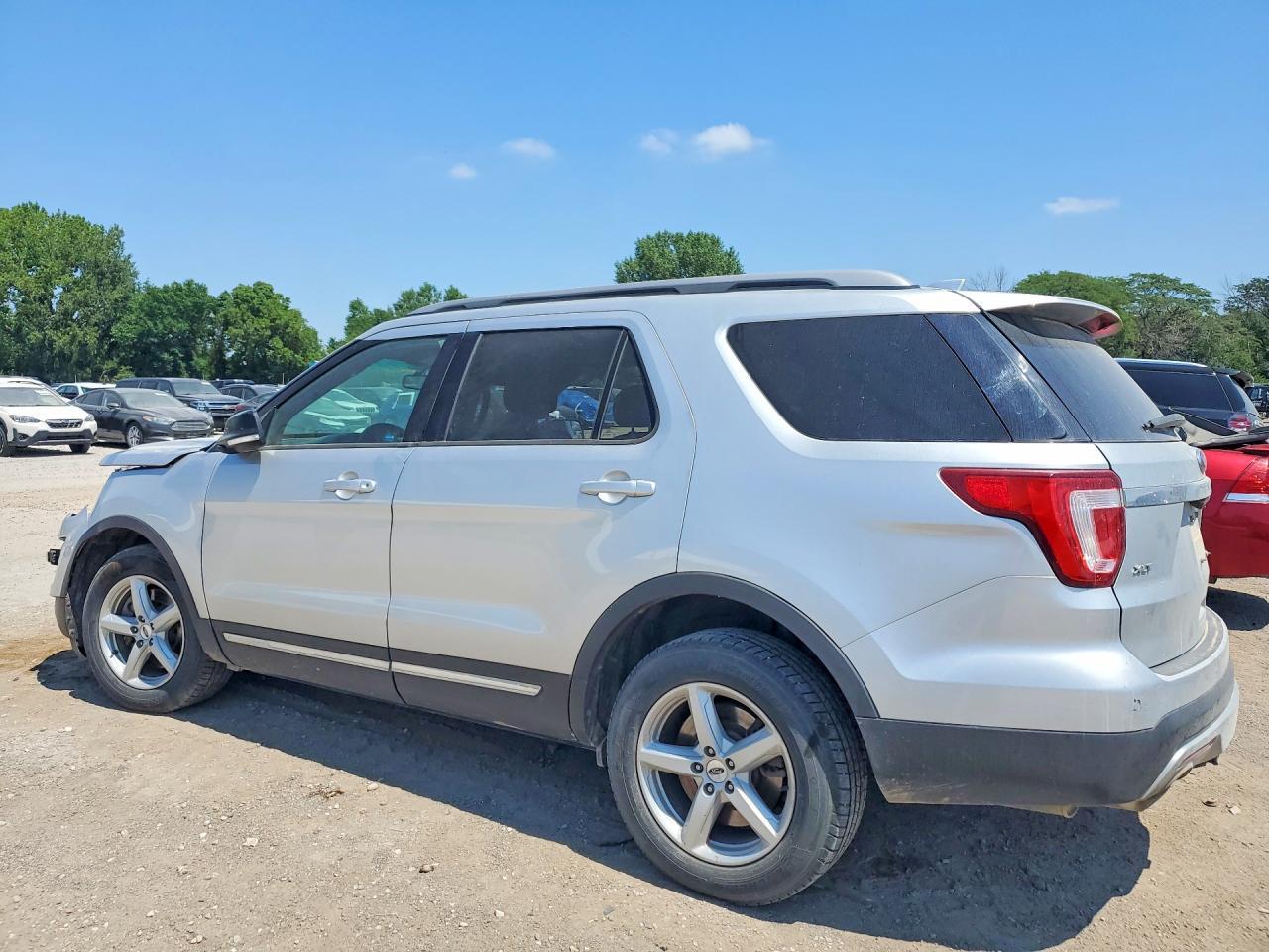 2016 Ford Explorer Xlt - zdjęcie 2