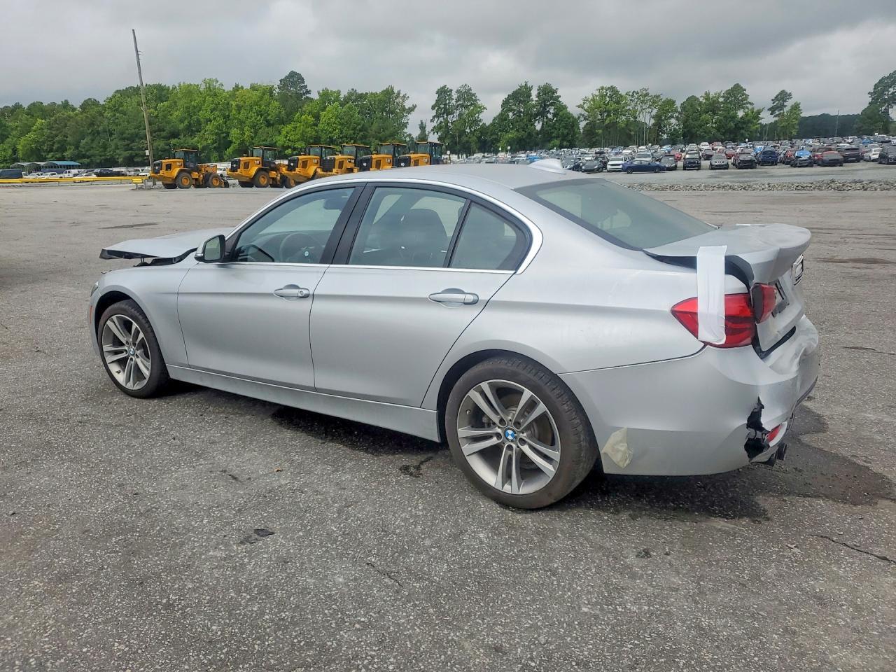 2017 BMW 330 I - zdjęcie 2