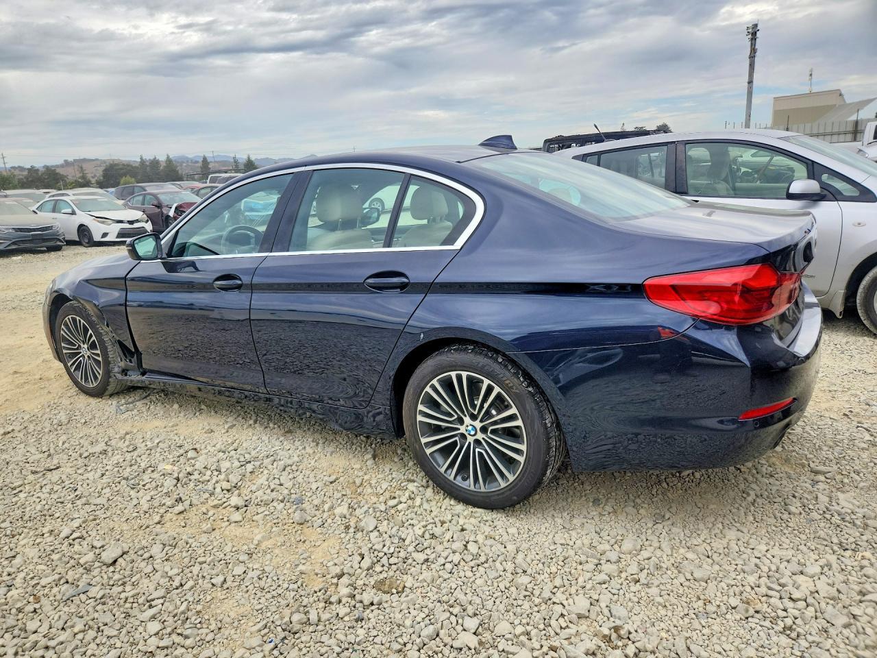 2019 BMW 530 I - zdjęcie 2