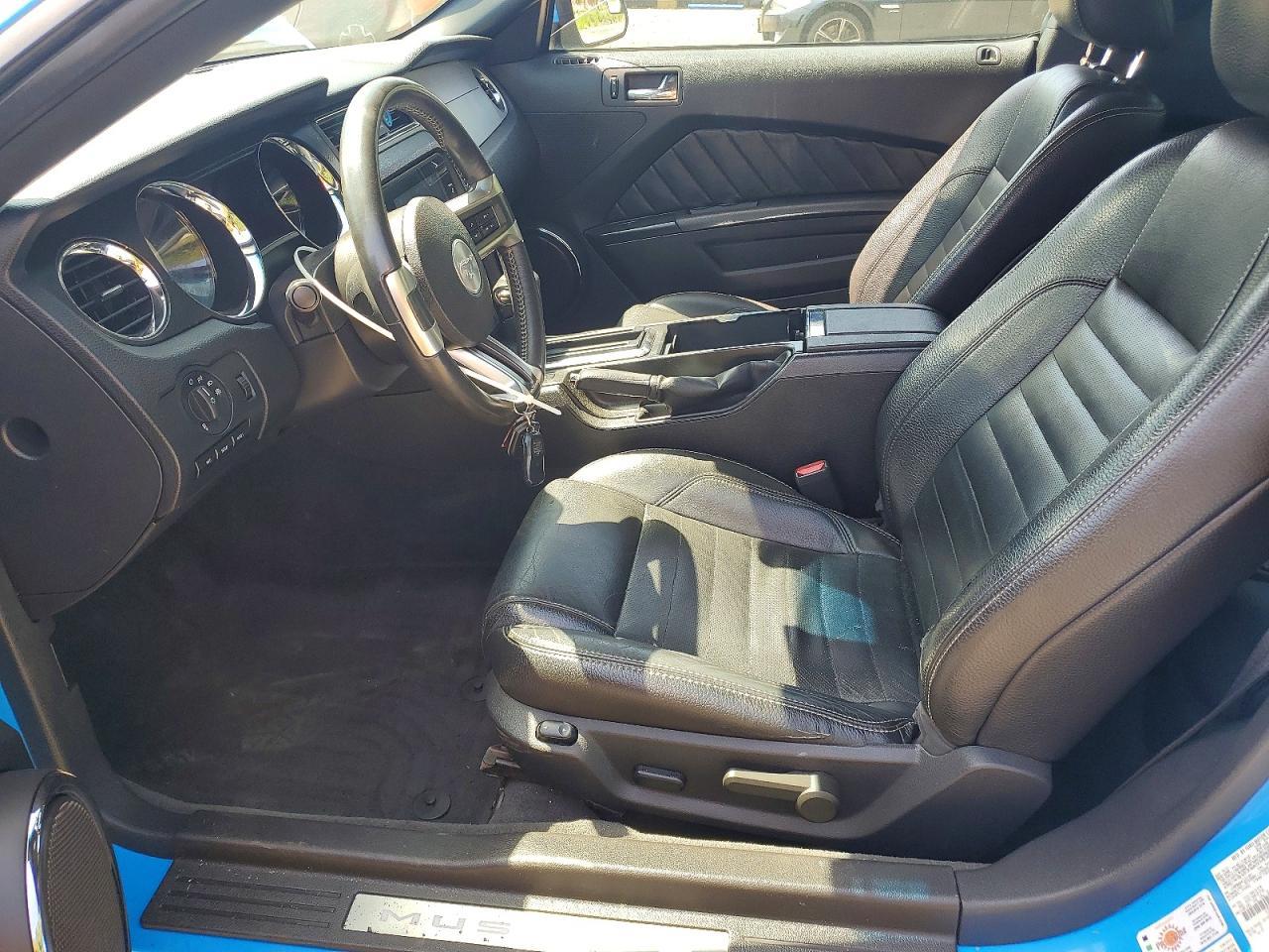 2025 Ford Mustang V6 - zdjęcie 7
