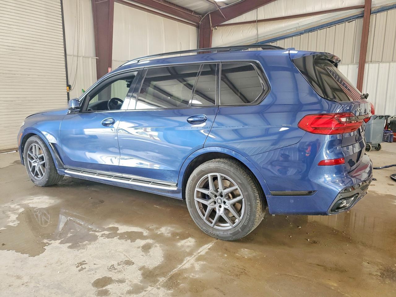 2021 BMW X7 xDrive40I - zdjęcie 2
