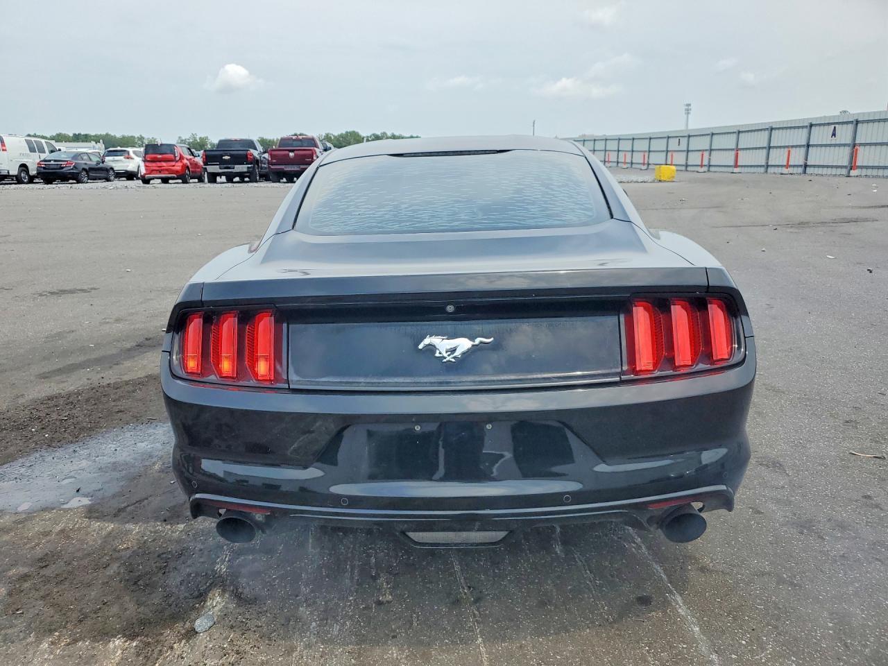 2015 Ford Mustang - zdjęcie 6