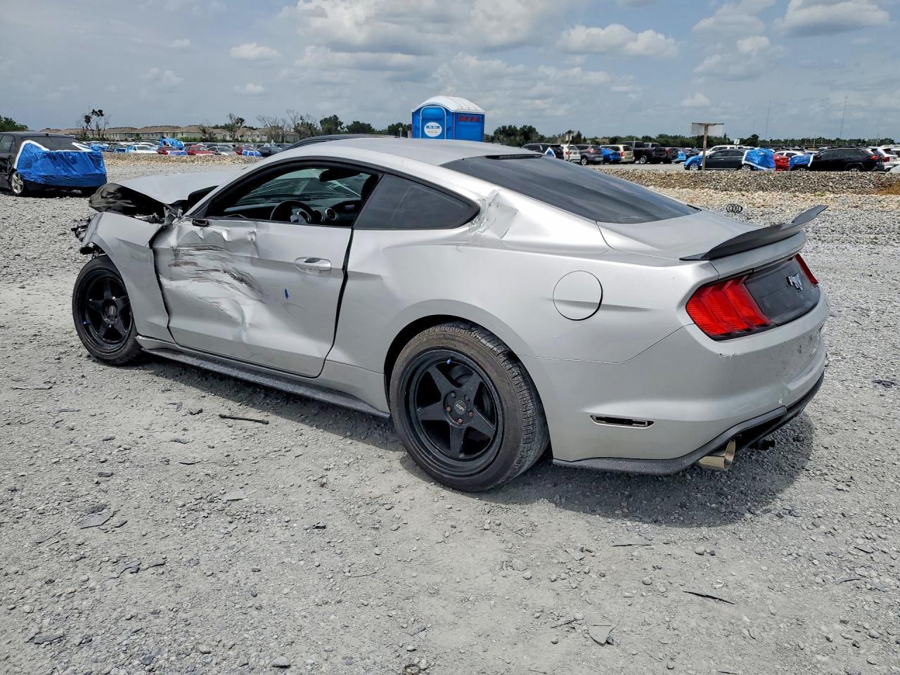2018 Ford Mustang - zdjęcie 2