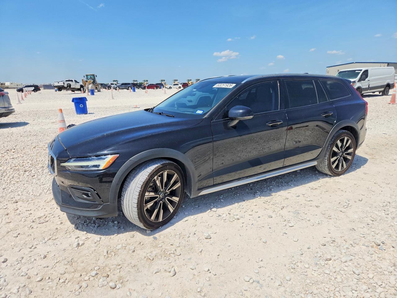 2021 Volvo V60 Cross Country T5 Momentum - zdjęcie główne