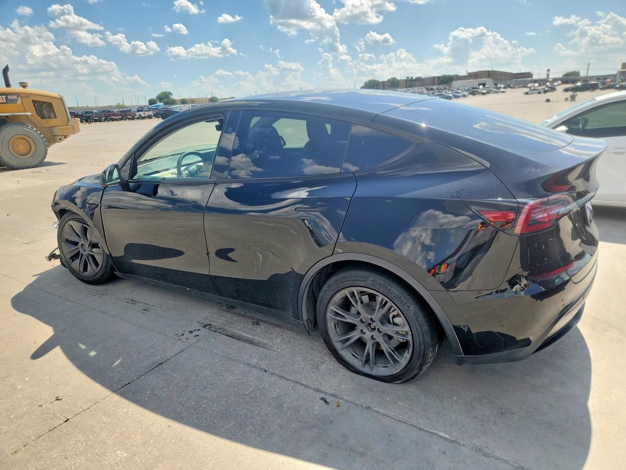 2025 Tesla Model Y - zdjęcie 2