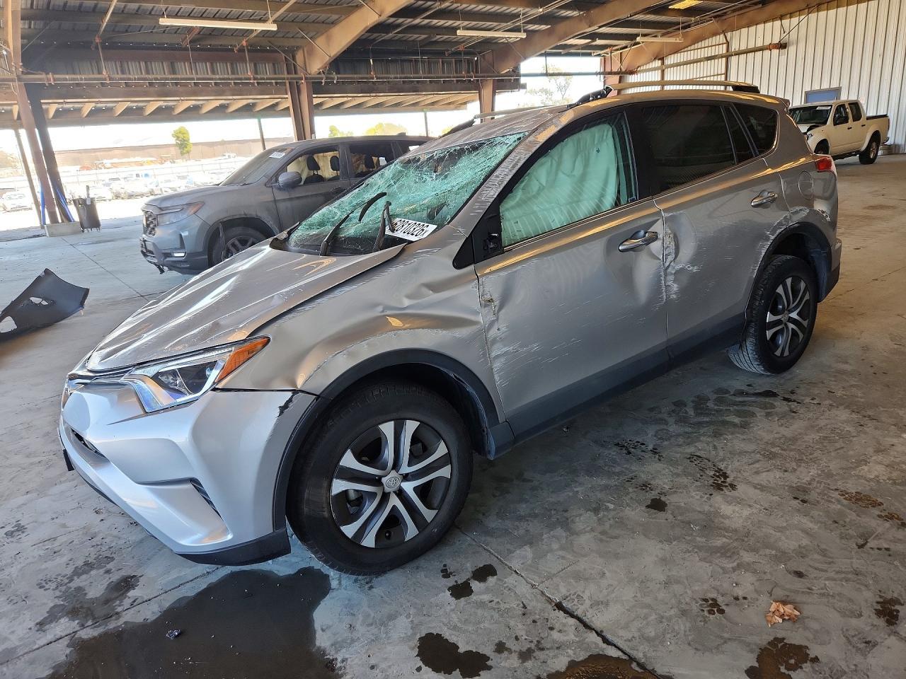 2016 Toyota Rav4 Le - zdjęcie główne