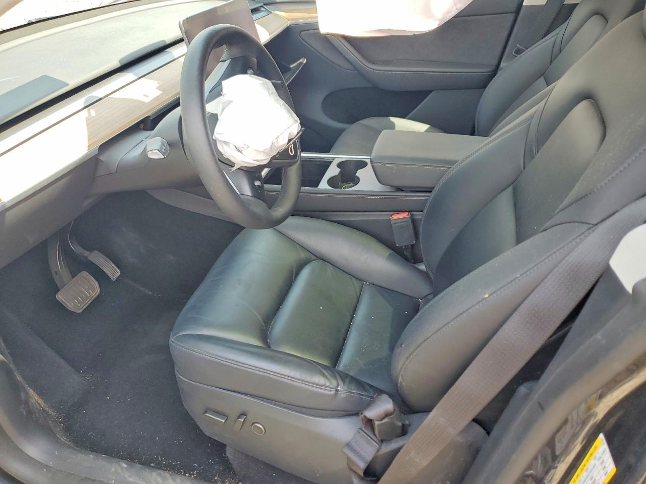 2024 Tesla Model Y - zdjęcie 7