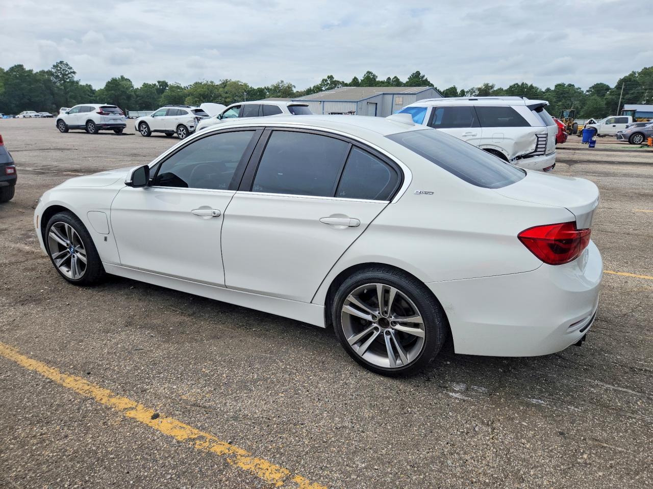 2018 BMW 330E - zdjęcie 2