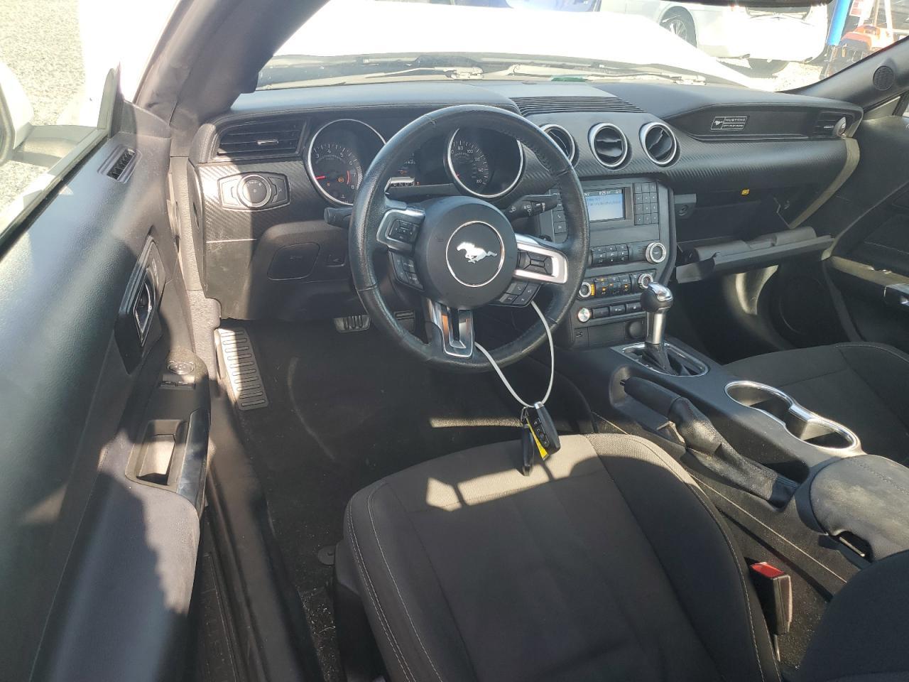 2020 Ford Mustang - zdjęcie 8