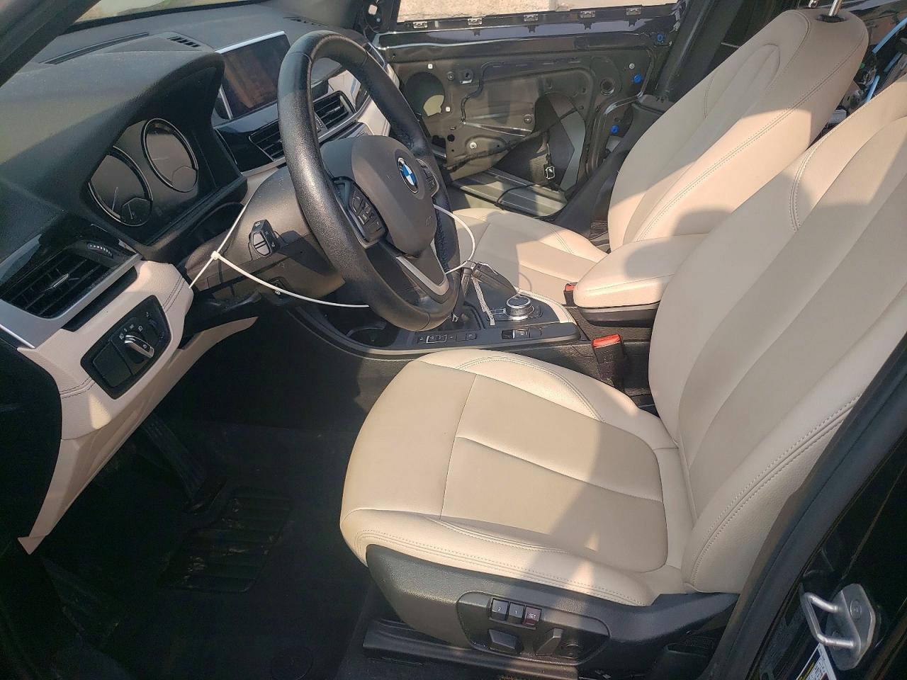 2022 BMW X1 xDrive28I - zdjęcie 7