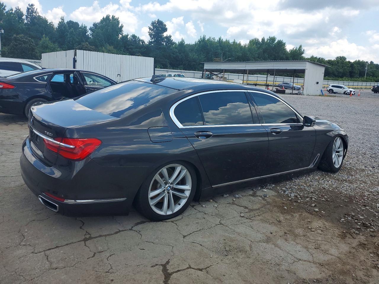 2016 BMW Seria 7 750i - zdjęcie 3