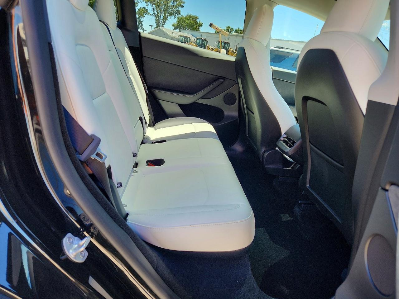2025 Tesla Model Y - zdjęcie 10