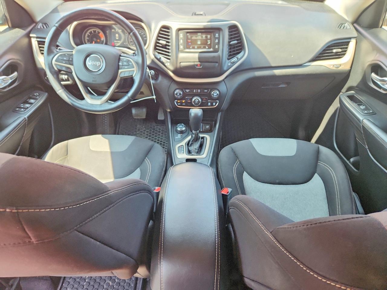 2016 Jeep Cherokee Sport - zdjęcie 8