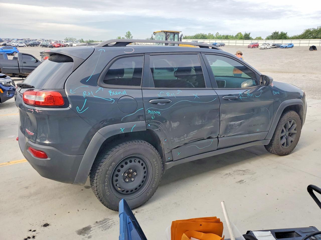 2016 Jeep Cherokee Trailhawk - zdjęcie 3
