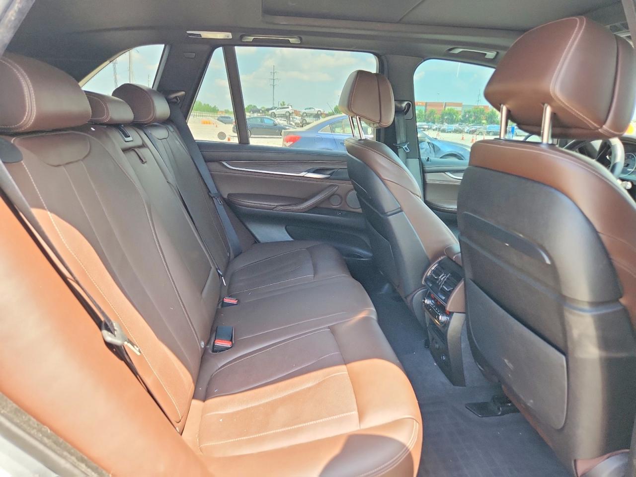 2016 BMW X5 xDrive50I - zdjęcie 10