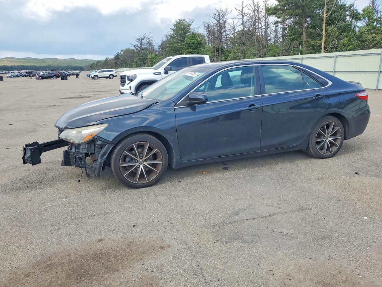 2015 Toyota Camry Xse - zdjęcie główne