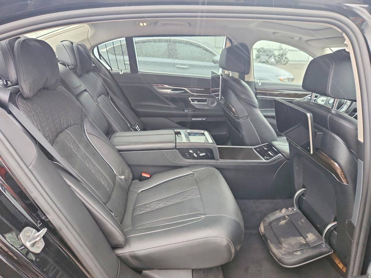 2016 BMW 750 Xi - zdjęcie 10