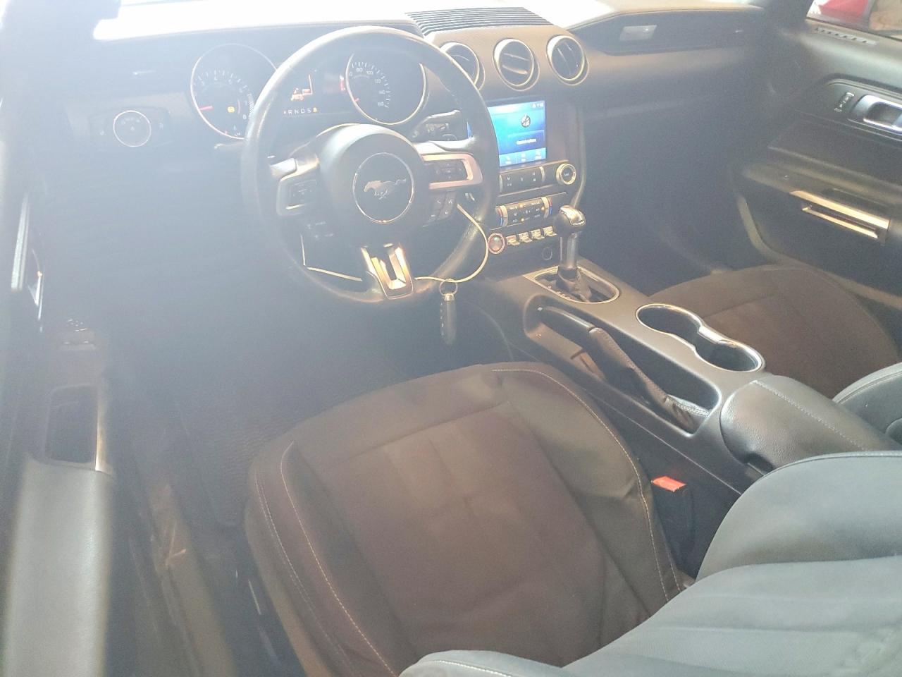 2021 Ford Mustang - zdjęcie 8