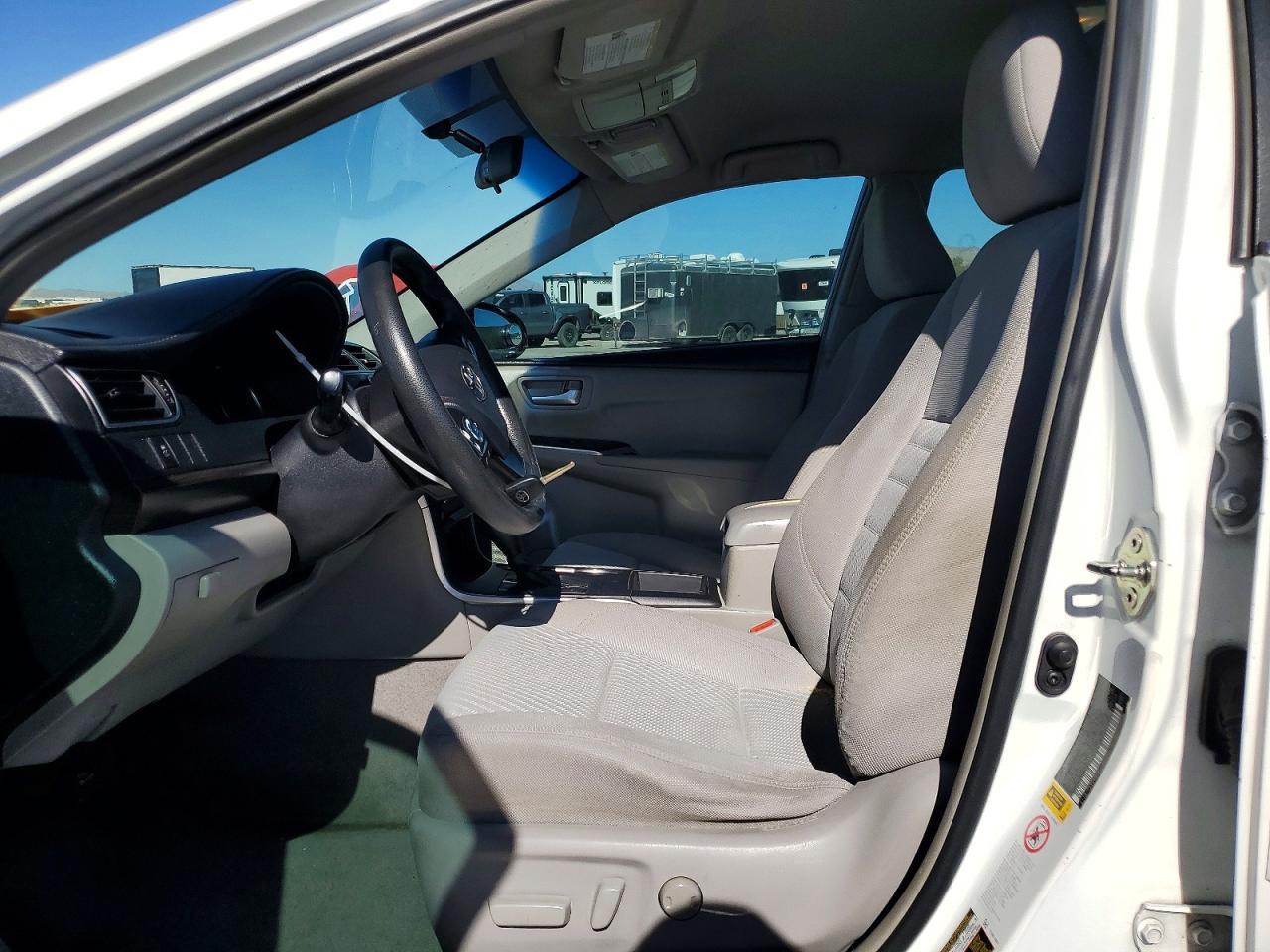 2016 Toyota Camry Le - zdjęcie 7