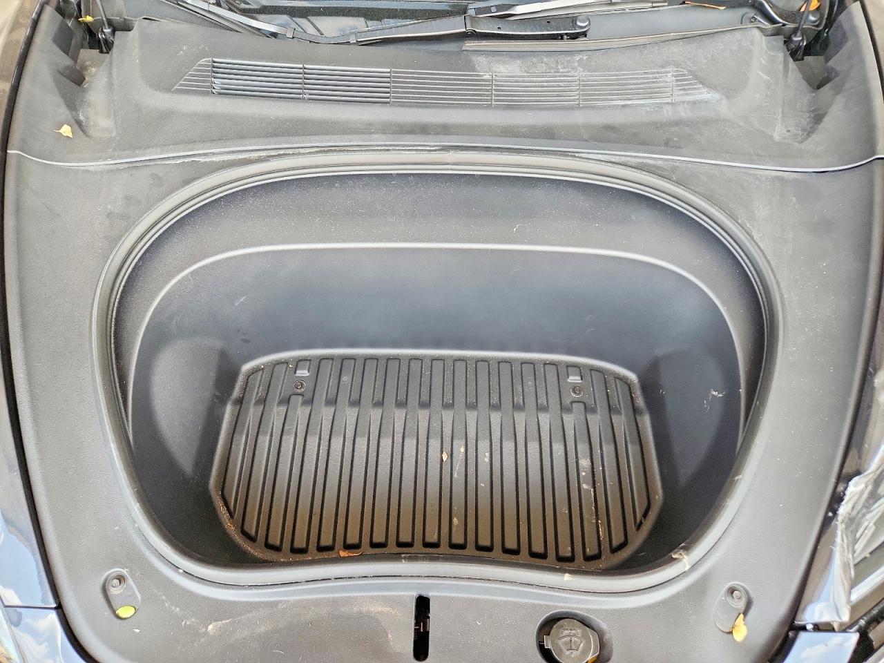2025 Tesla Model 3 - zdjęcie 11