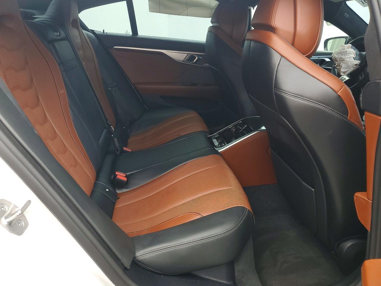 2024 BMW Seria 8 M850i - zdjęcie 10